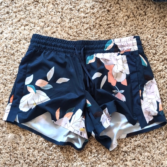 Athleta Pants - Athleta shorts